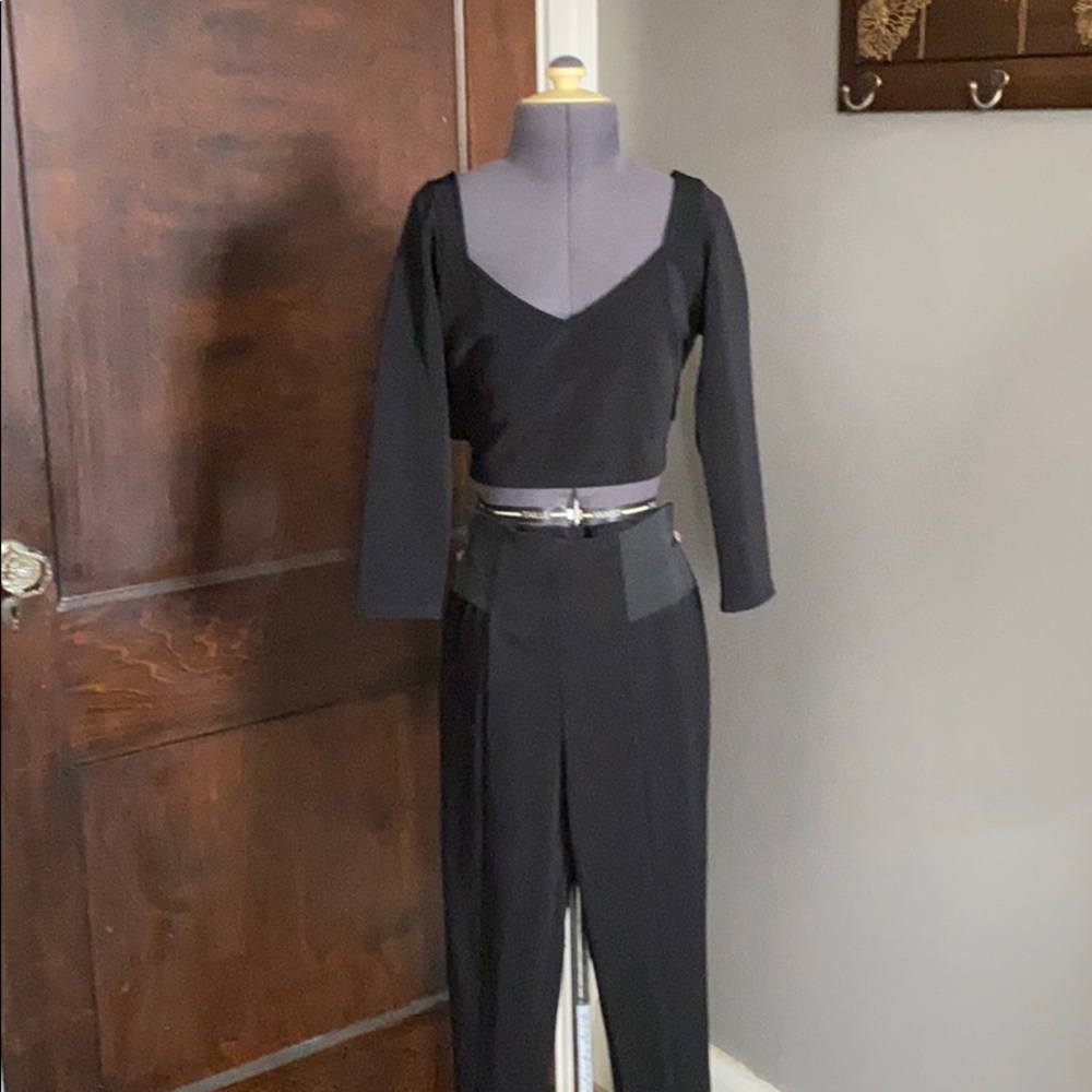 2 piece high wastes pants and crop top